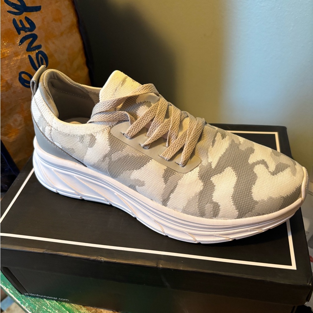 J Slides Cream and Gray Camouflage Athletic Shoes